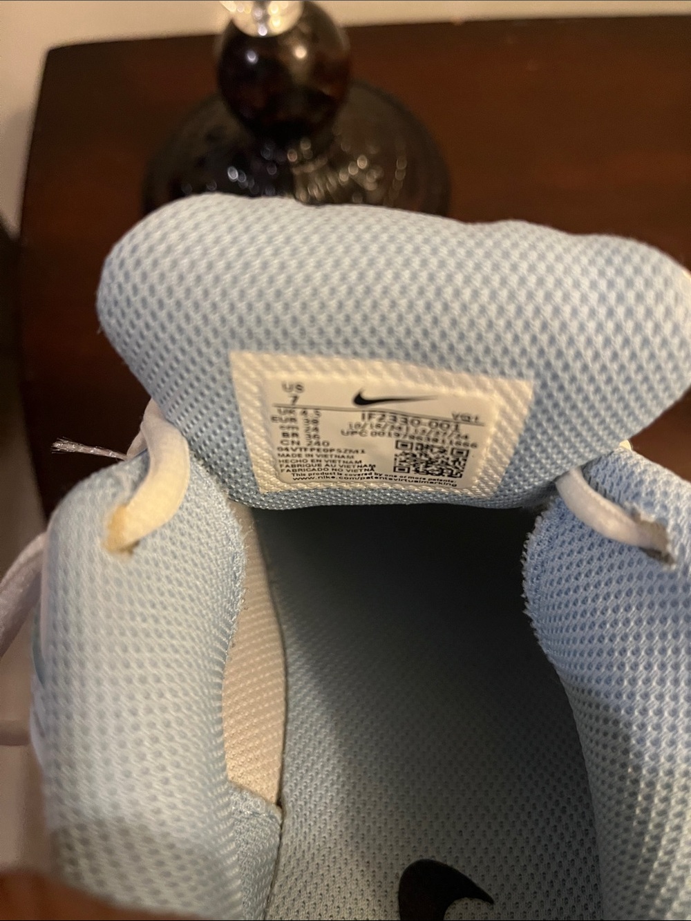 Nike women’s mesh sneakers - Picture 2 of 4